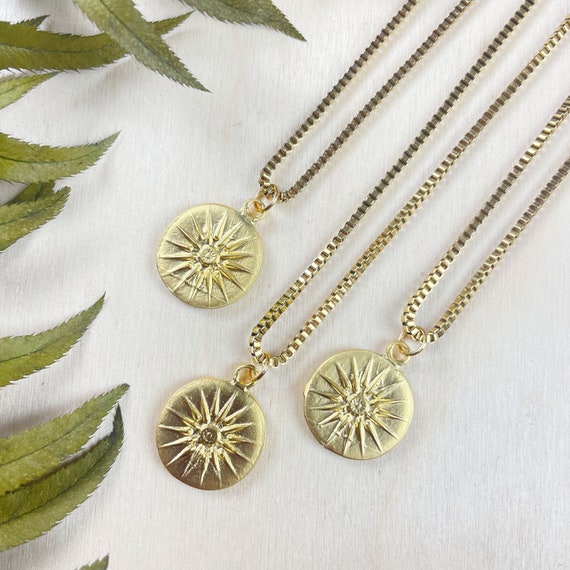 Double Sided Sun Coin Charm Necklace, Gold Sun Coin Necklace, Round Layering Pendant Necklace (EPJ-NA20BAA12)