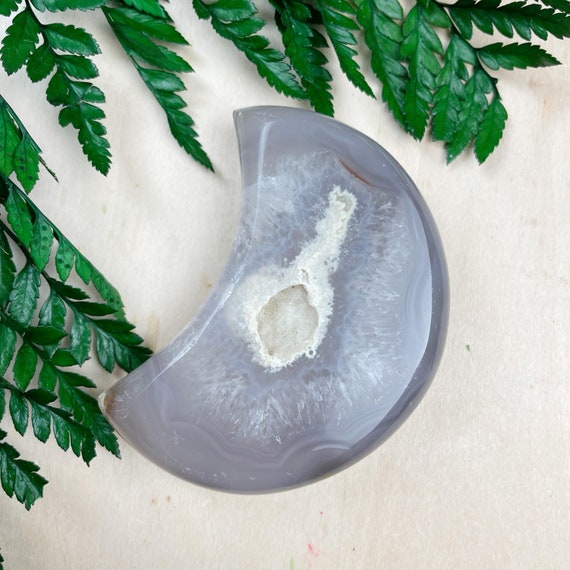 Grey Agate Druzy Geode Moon Carving, Gemstone Home Decor Crescent Moon Carving, Natural Crystal Moon (EPJ-HDSS26-11)