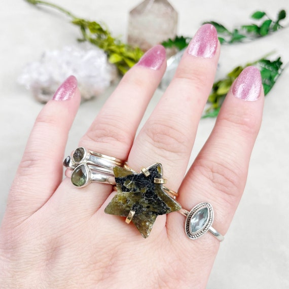 Gold Labradorite Star Statement Wire Ring (EPJ-RSA11-2)