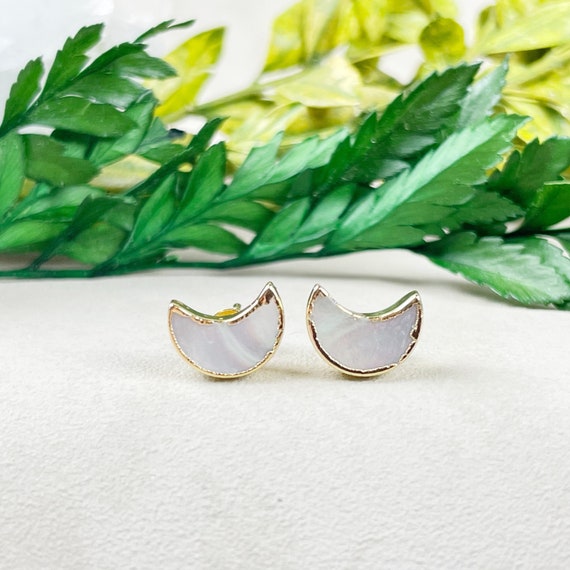 Crescent Moon Mother of Pearl Stud Earrings (EPJ-E3AAA11-CM)