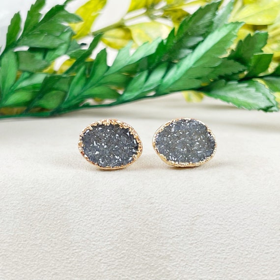 Grey Freeform Druzy Stud Earrings (EPJ-ERAA13-GY)