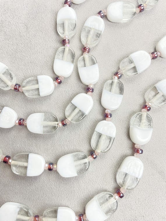 Pill Pop// White and Clear Vintage Glass Beaded Necklace (EPJ-NSE23)