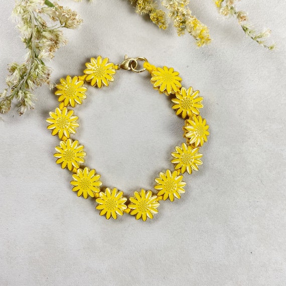 Yellow Gold Mum Flower Handknotted Bracelet (EPJ-MMBB22-yYW)