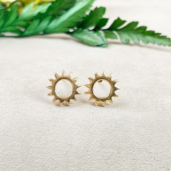 Simple Gold Sun Stud Earrings, Gold Sun Star Stud Earrings, Delicate Celestial Studs (EPJ-EM20AAA10)