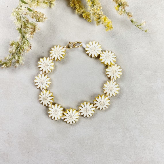 Cream Gold Mum Flower Handknotted Bracelet (EPJ-MMBB22-CM)