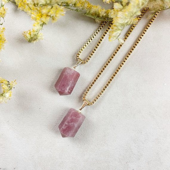 Gold Strawberry Quartz Point Charm Necklace (EPJ-NA34-SW)