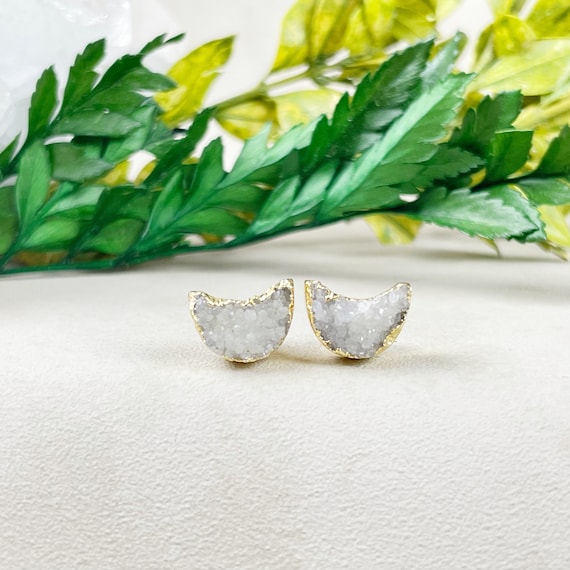 White Crescent Moon Druzy Stud Earrings (EPJ-ERAA11-WH)