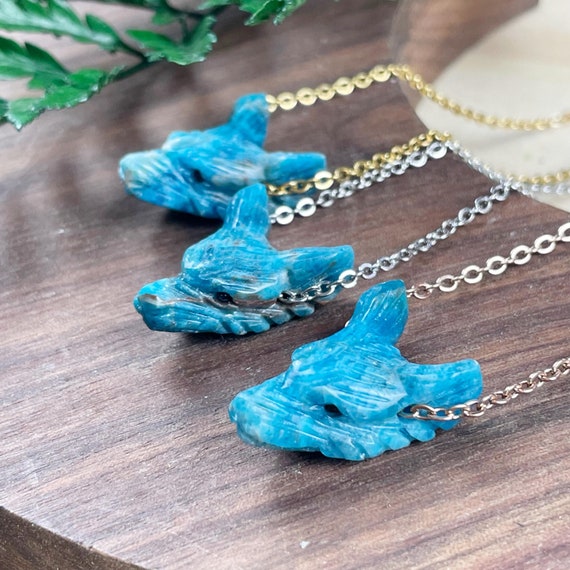 Mini Apatite Carved Wolf Necklace, Gold Gemstone Layering Necklace, Statement Pendant Necklace (EPJ-WAAA12)