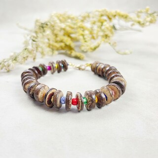 Bracciale Elastico Bohémien In Legno Naturale E Conchiglie Di Cocco – Multicolore, Fatto A Mano