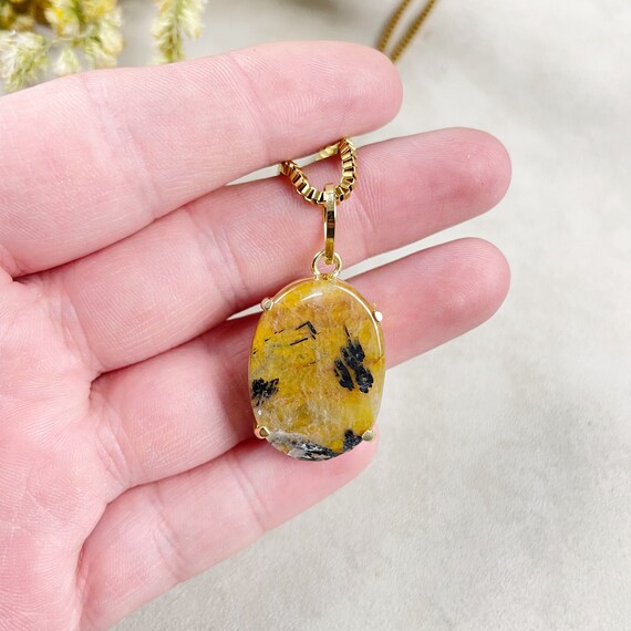 Gold Included Quartz Cabochon Prong Necklace (EPJ-NA25-8)