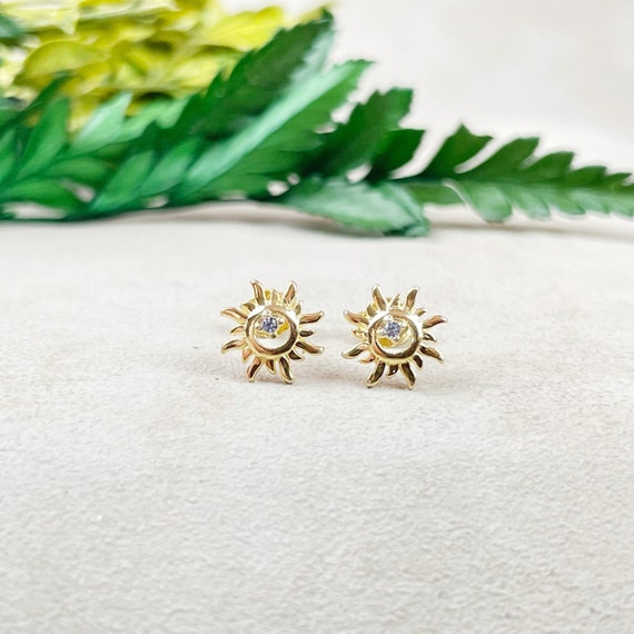 Gold Celestial Sun Earrings, Gold Silver Simple Sun Star Stud Earrings (EPJ-E19SRA11-G)