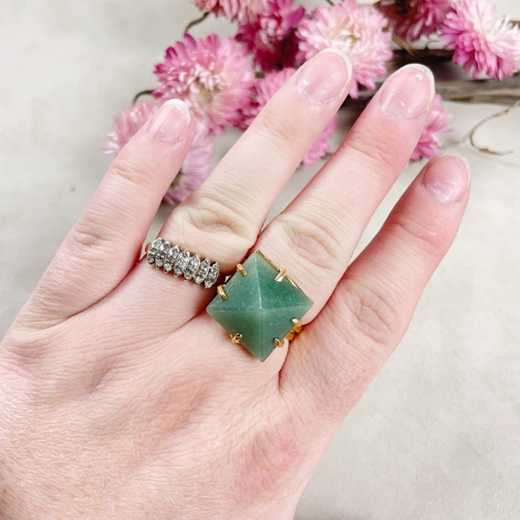 Gold Green Aventurine Pyramid Gemstone Adjustable Ring (EPJ-RTD13-3)