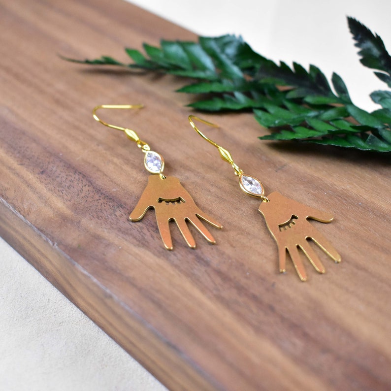 EPJ-E21B25 Gold Brass Celestial Chandelier Earrings Sleepy Hand Dangle Earrings Brass Crescent Moon Drop Earrings