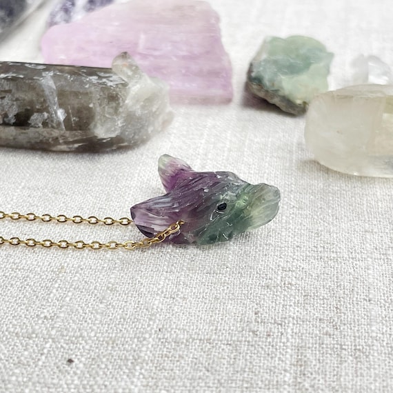 Mini Fluorite Carved Wolf Necklace (EPJ-WAAA14)