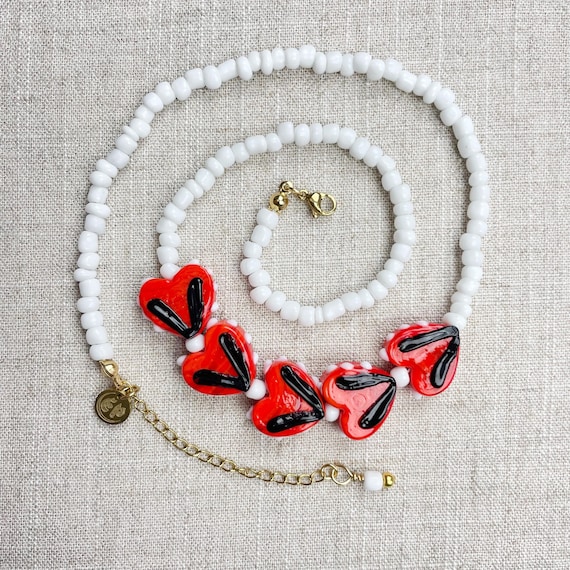 Lovie/// White Red Heart Lampwork Glass Beaded Necklace (DEJ-BBCD13-WR)