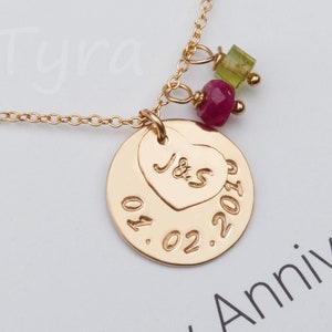 Collar de fecha de aniversario, etiqueta del corazón inicial de la pareja, estampado a mano, piedra de nacimiento personalizada, regalo del día de San Valentín, regalo de la joyería de la boda, tarjeta de nota personalizada