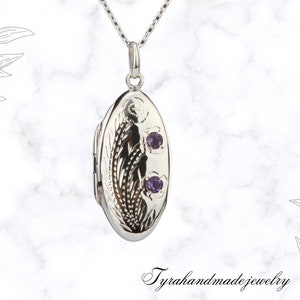 Langwerpig sterlingzilver fotomedaillon met twee amethisten, lang ovaal medaillon met geëtst bloemenpatroon, herdenkingsmedaillonketting, verjaardagscadeau