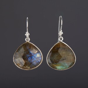 Grande orecchino di labradorite, labradorite a forma di cuore, vero orecchino in pietra, labradorite sfaccettata, regalo di compleanno, regalo per la festa della mamma, regalo di anniversario