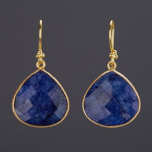 Grandi orecchini in zaffiro,orecchini in zaffiro pera a goccia, zaffiro blu profondo penzolante, regalo di compleanno di settembre, regalo della madre, orecchino vestito blu
