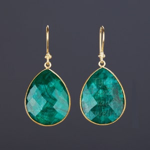 Grande boucle d'oreille émeraude, grosse poire émeraude, longue émeraude à facettes, boucle d'oreille de fête vert foncé, cadeau d'anniversaire de mai, cadeau mère, boucle d'oreille grand-mère