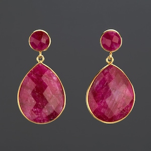 Orecchino rubino pera rosso intenso a due livelli, orecchino post rubino rotondo, regalo di compleanno di luglio, orecchino abito rosso, regalo madre, carta di gioielli personalizzati