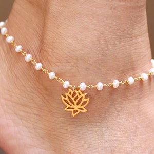 Gold lotus anklet with beaded pearl chain,Mother anklet,mother jewelry,Pearl anklet,Lotus anklet,Mother&#39;s day gifts