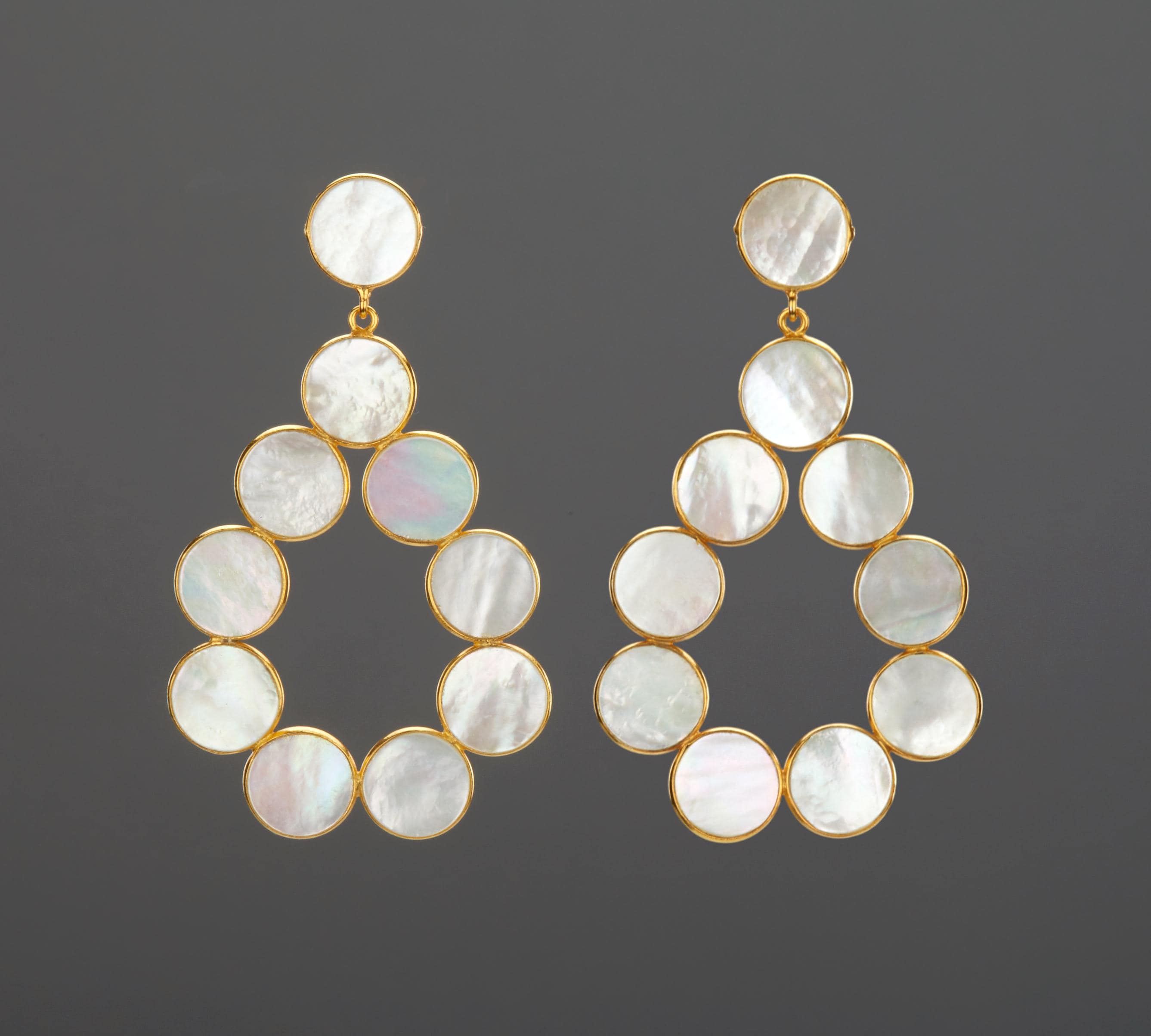 2 段マザーオブパール フープ イヤリング、大きなティアドロップ