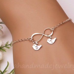 Pulsera inicial del pájaro infinito, pulsera inicial, dos encantos de la carta inicial, pareja, pulsera infinita, hermandad, personalizar la piedra de nacimiento, la boda