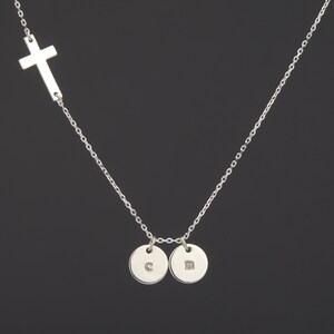 Personalisierte seitliche Kreuz-Halskette, erste Halskette, Geschenk für Patin, Monogramm-Tag, Abschlussgeschenk, Geschenk zur Taufe, Konfirmation, individuelle Notizkarte