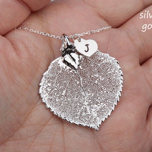 Collier personnalisé en véritable feuille de tremble, étiquette coeur paraphée, monogramme de polices personnalisé, estampé à la main, mariage automne automne, carte de bijoux personnalisée