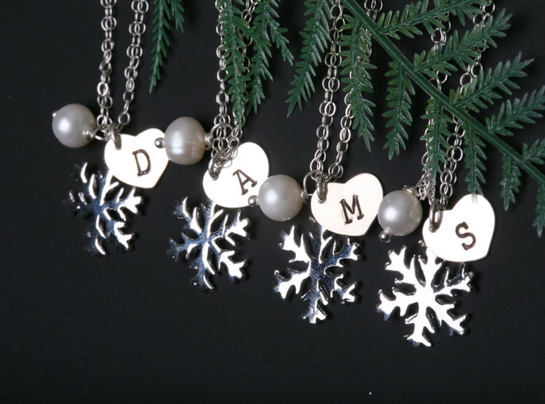 Personalized snowflake bracelet,heart initial tag,Monogram heart,hand stamped,custom font,WINTER WEDDING,Christmas gift,Bridesmaid Gift
