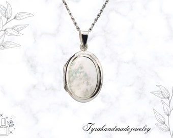 Mother of pearl cover sterling silver oval locket with photo,oval mother of pearl locket,custom engrave photo locket,memorial locket gift