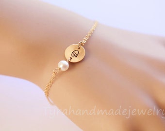 Personalized initial Bracelet,silver or gold custom stamped monogram,pearl initial bracelet,custom font,Bridesmaid gift,bridal party jewelry