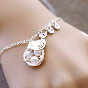 Pulsera inicial nido de pájaro, pulsera familiar de pájaro, iniciales infantiles, madre bebé, monogramas personalizados, abuela, joyería de la madre, regalo del día de la madre, regalo de Nana