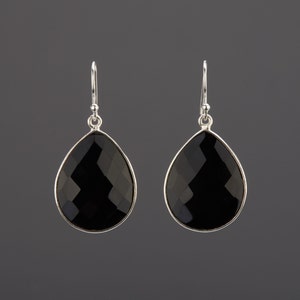 Grandi orecchini in onice nero, orecchini in onice nero a forma di pera con cornice, orecchini in pietra naturale, onice nero sfaccettato, regalo di compleanno, regalo per la mamma, biglietto di auguri personalizzato