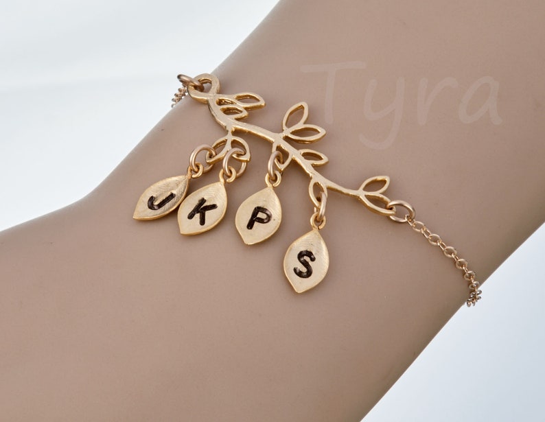 Family Tree bracelet,leaf initial on branch bracelet,Family initial bracelet,kid initial,Grandma jewelry,Mothers Day gift,mother in law gift imagem 2