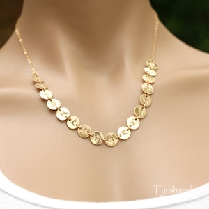 Collar inicial de la familia, conectores del monograma, collar de la abuela Nana, collar de la mamá grande, personalizado, regalo para la madre, fuente personalizada, estampada a mano