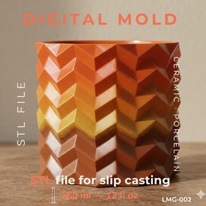 Puede incluir: Una maceta geométrica de cerámica naranja y amarilla con un patrón de chevrón. Los textos "DIGITAL MOLD" y "STL FILE" son visibles. La maceta está diseñada para colada y contiene 260 ml. El código de producto es LMG-002.