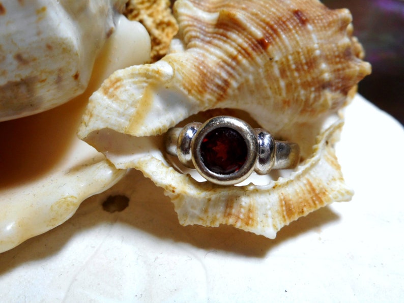 Garnet Ring 12 carat 14k White Gold 4.78g Size 2.5