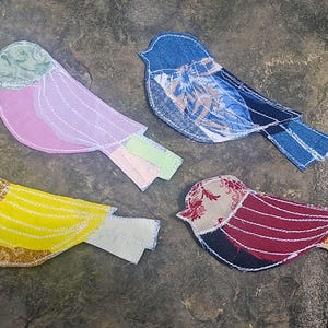 Toppa a forma di uccello: patchwork in tessuto, applicazione termoadesiva o da cucire, realizzata a mano, bordi sfrangiati, stile vintage boho retrò.