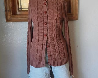 Cárdigan de punto trenzado marrón con