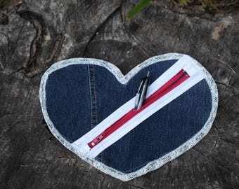 Bolso con cremallera de mezclilla y encaje: bolso de corazón de mezclilla reciclada hecho a mano