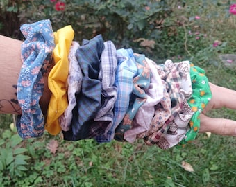 Coletero para el pelo: tela vintage reciclada y reutilizada, accesorio para la muñeca, hecho a mano, sostenible y ecológico.