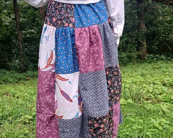 Saia maxi patchwork feita à mão, estilo cottagecore boho hippie camponesa renascentista campestre, floral, tecido vintage.