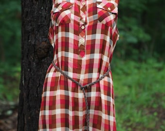 Vestido de tirantes a cuadros reciclado, tejido ligero y fluido, con flecos de encaje, talla grande