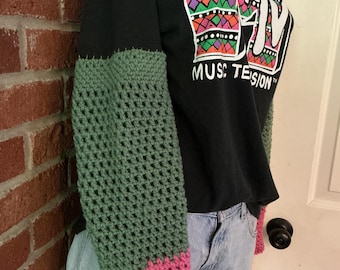 Camiseta reciclada con mangas de malla de ganchillo, talla XL, sin recortar, estilo grunge, ideal para festivales de música.