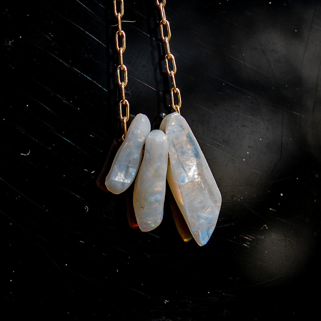 GLISSADE Mintabie Solid White Opal on a Solid 10k Gold Chain
