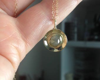 Colgante de diamantes de talla rosa gris, engaste de bisel en oro amarillo de 14 k