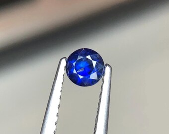 0.30 Ct Natural Royal Blue Sapphire (Heated) – Round Cut, Sri Lanka