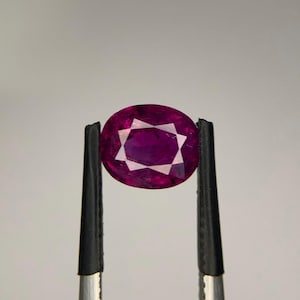 Natural Kashmir Sapphire 2.76Ct Oval Cut Rare Purpish Pink Sapphire Loose Gemstone